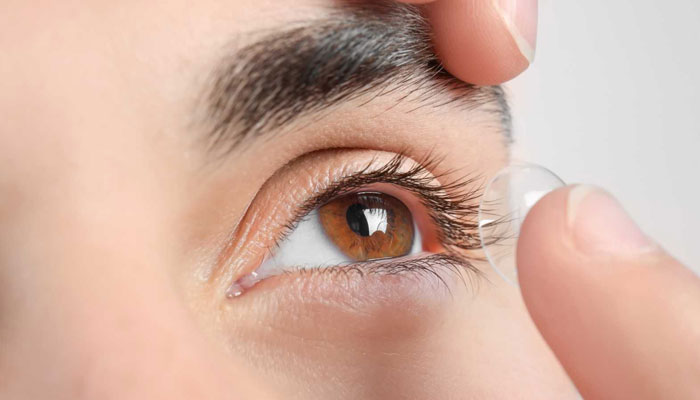 benefits and risk of contact lenses